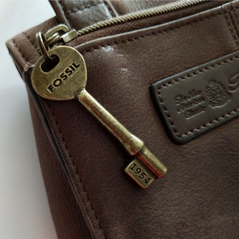 Vintage Fossil Brown Leather Crossbody - Picture 6 of 12